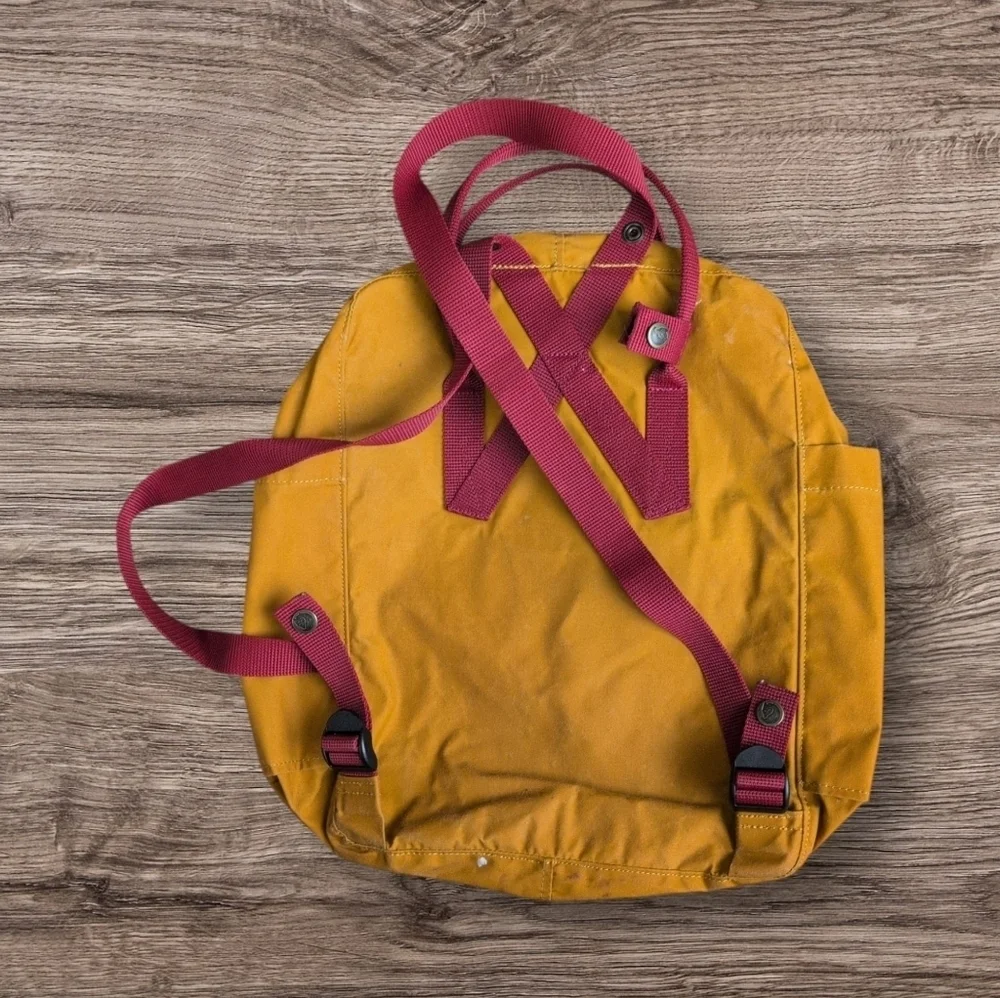 Fjallraven - Kanken Classic Backpack for Everyday, Acorn/Ox Red